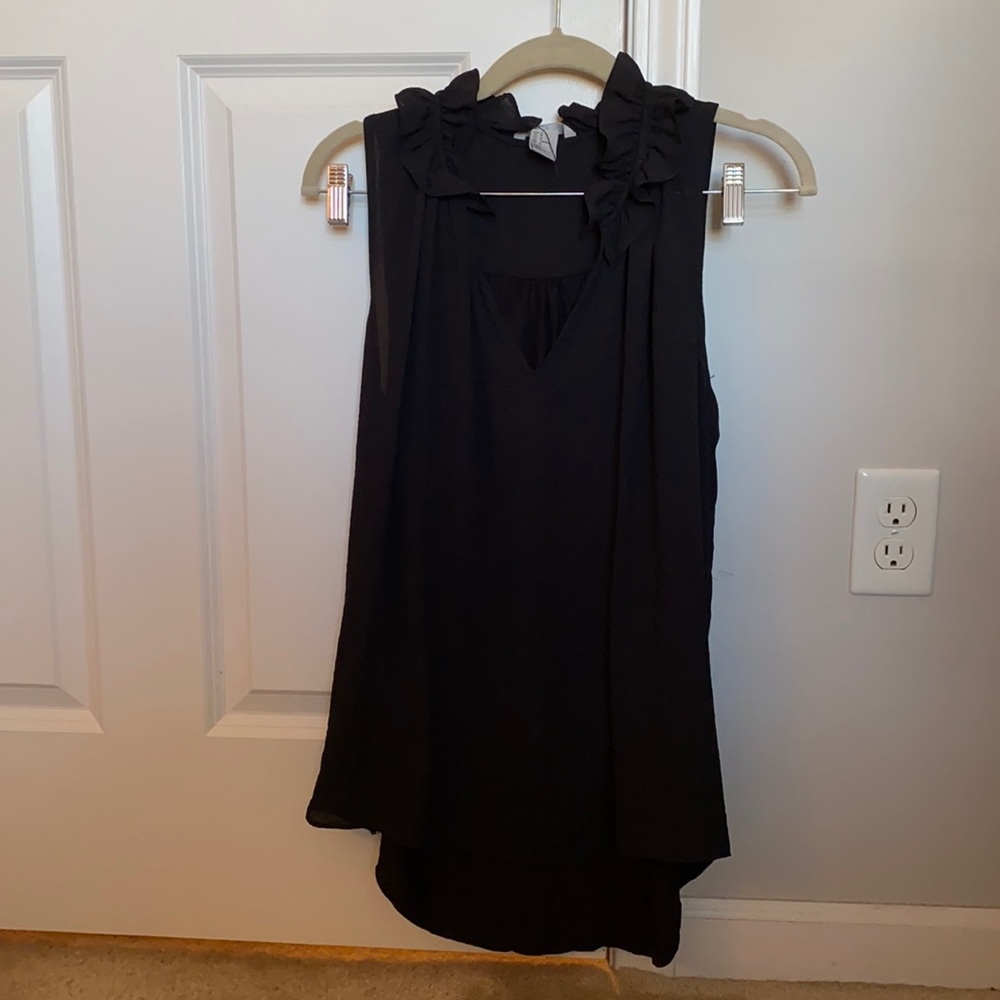 Gorgeous flutter neck blouse, black medium